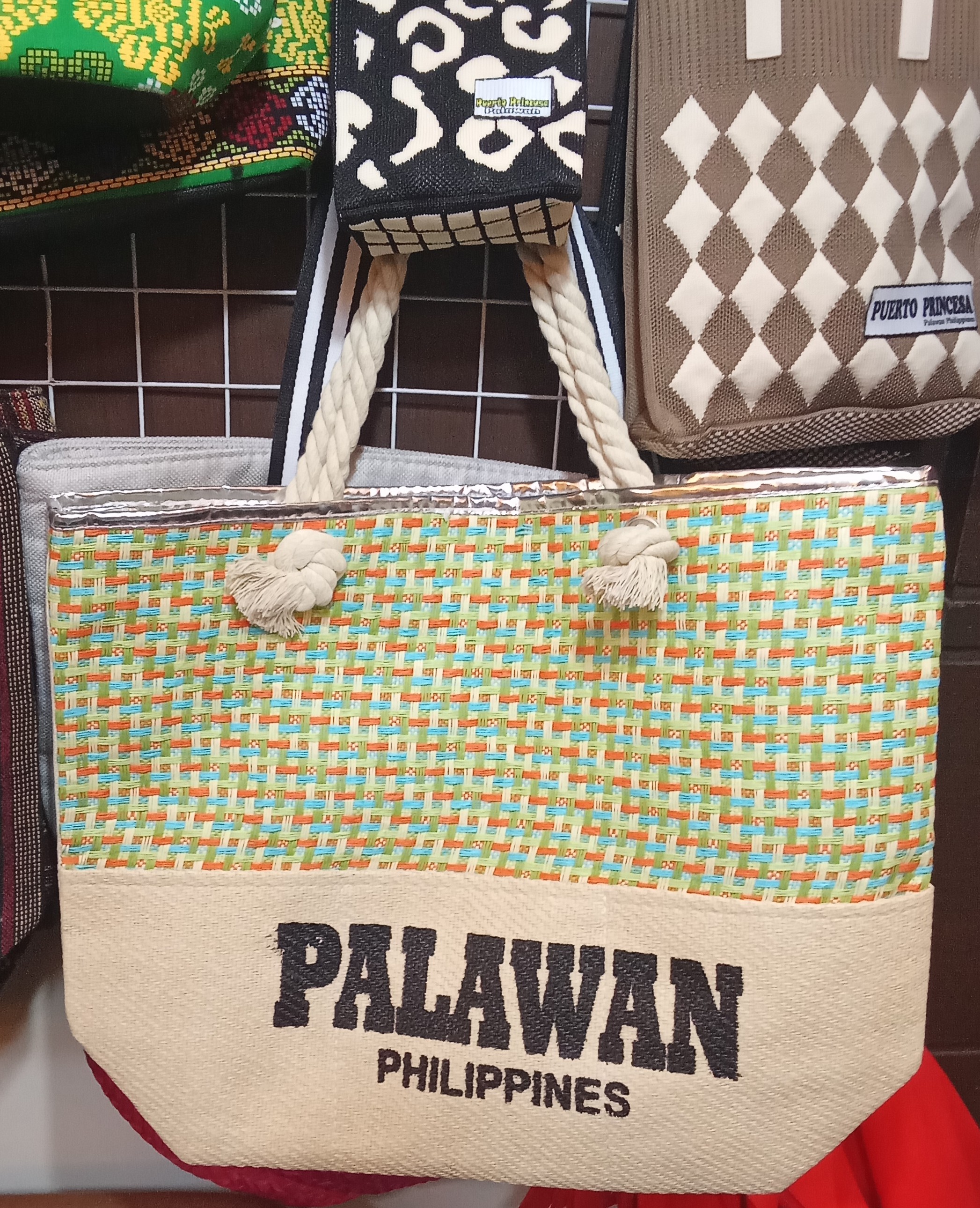 ARANDEMAN SOUVENIR SHOP 